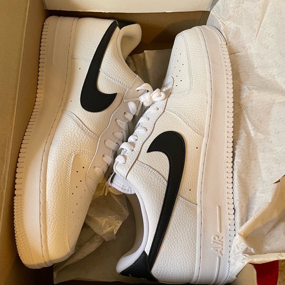 Nike Air Force 1 Men's Size 15 Classic White and Black Sneakers